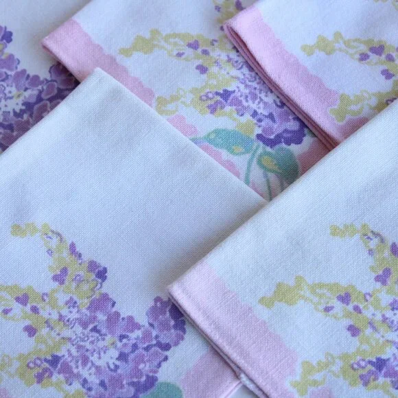Vintage 1960s 1970s Napkins Set of Five, Floral Print on White and Pink Linen - Picture 5 of 10